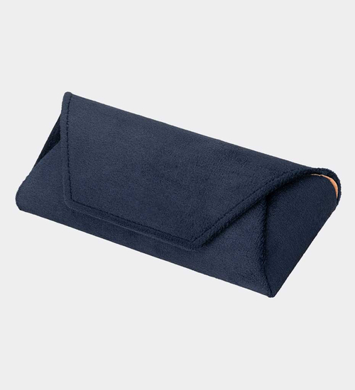 Granatowe etui zapinane na magnes