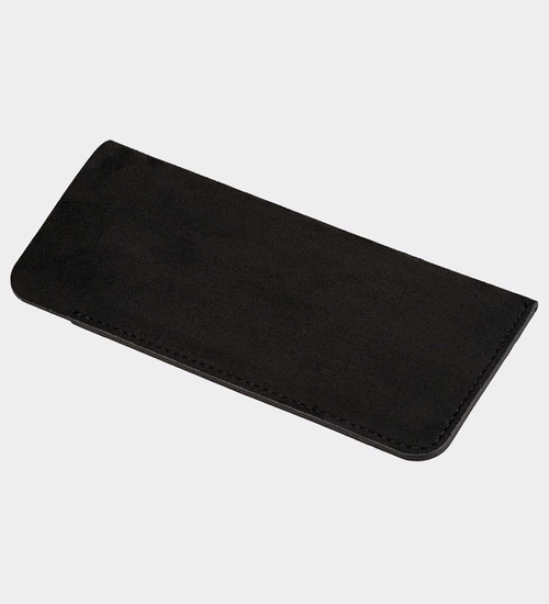 Czarny sztywny pokrowiec na okulary